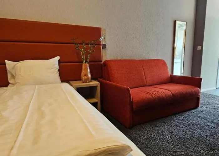 Hotel The River Village